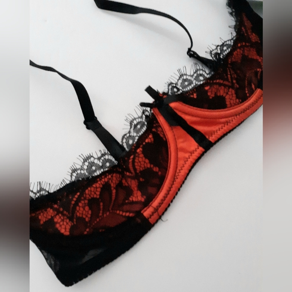 Frederick's of Hollywood Open Cup Bra - Picture 3 of 6